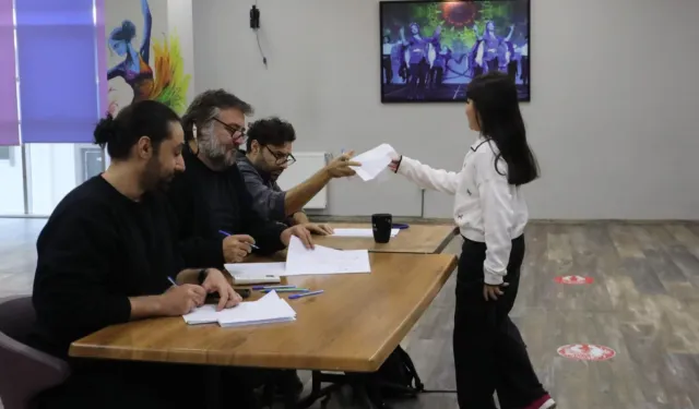 İzmit Belediyesi Sanat Akademisi'nde tiyatro seçmeleri tamamlandı