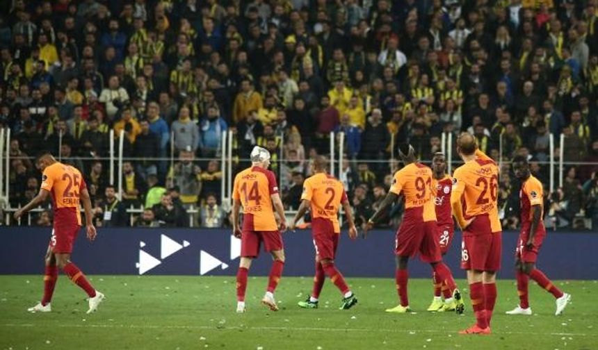 Fenerbahçe Galatasaray derbisinden hareketli fotoğraflar