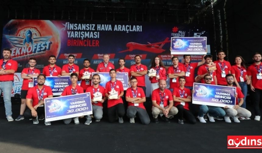 Teknofest  Karadeniz 2022 ziyaretçi akınına uğradı. Erdoğan, katılımcılara teşekkür etti