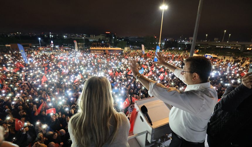Erzurum'da saldırıya uğrayan İmamoğlu'na İstanbul'da coşkuyla karşılandı
