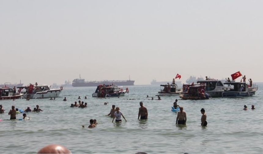 Zafer Partisi 30 Ağustos Zafer Bayramı’nı Plajlarda kutladı, kaçak sığınmacılara dikkat çekti