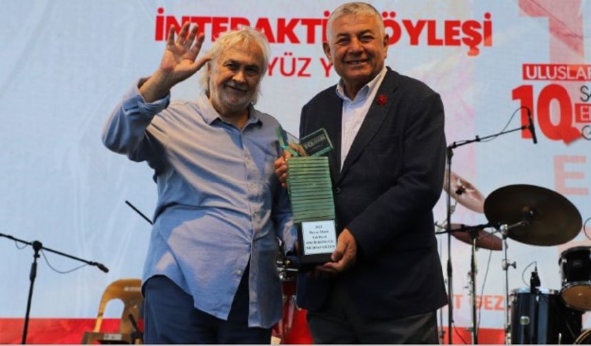 Edebiyat Yolculuğu Onur Ödülü Mücdet Gezen'e verildi