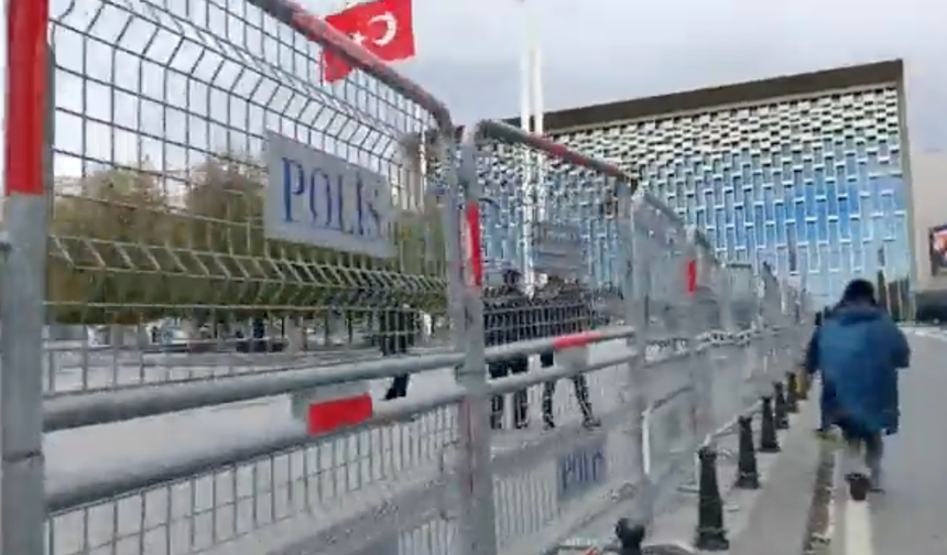 Taksim Meydanı 'Kadına Yönelik Şiddete Karşı Mücadele Günü'ne kapatıldı