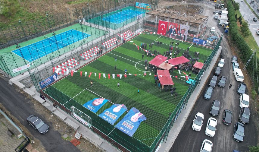 Gaziosmanpaşa’da 2 Tenis Kortu ve 1 Futbol Sahası Hizmet Açıldı