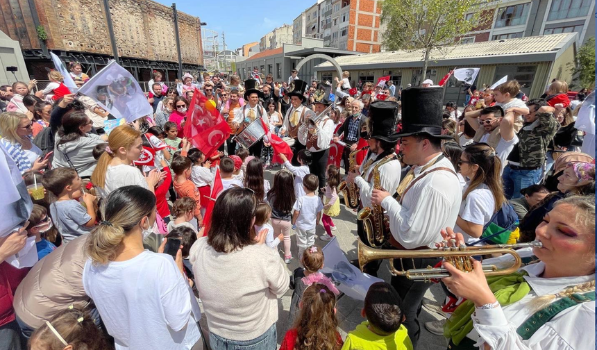23 Nisan Ulusal Egemenlik ve Çocuk Bayramı, İstanbul'da festival havasında...