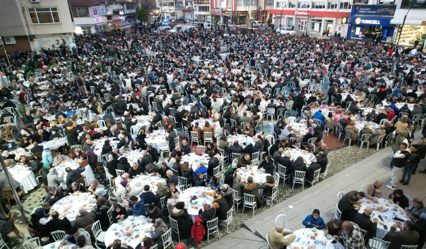 Bulancak’ta binlerce kişi Belediyenin iftarında buluştu