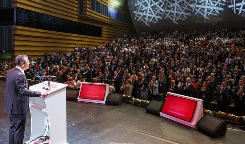 CHP Değişim Kurultayı gerçekleşti. Tüzük değişikliği onaylandı...