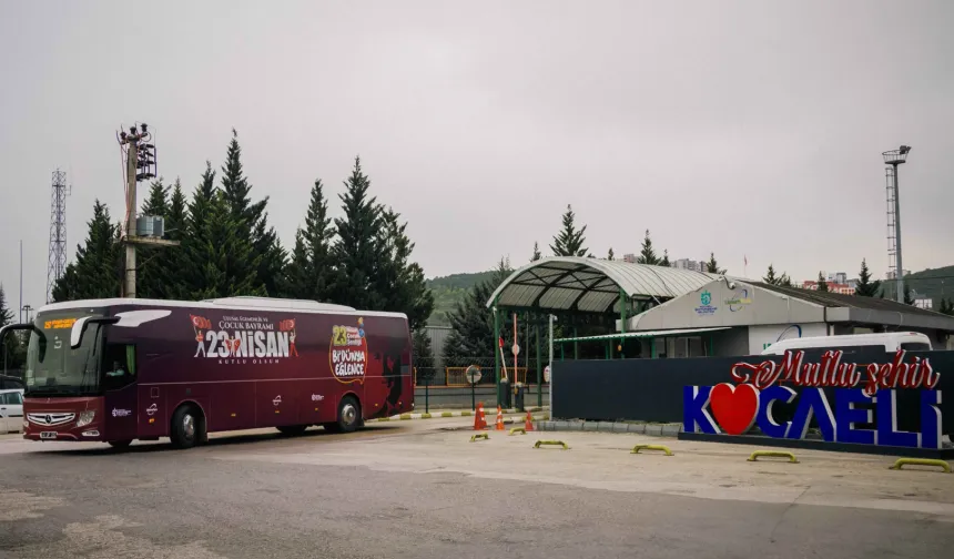 Kocaeli'de otobüs ve tramvaylar 23 Nisan'a özel giydirildi