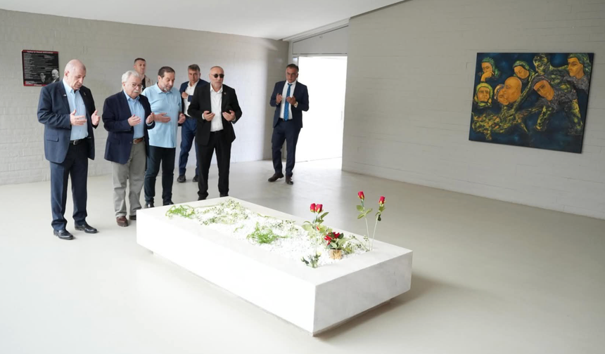 Ümit Özdağ'dan Denktaş'ın Mezar Ziyaretin'de KKTC Yönetimine mesaj!