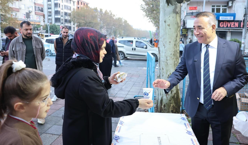Sultangazi'de sabah-akşam sıcak çorba ikramı!