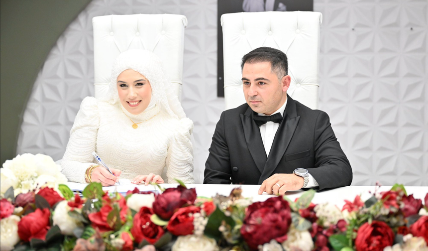 İsmail Ergüneş, Muhtarın Kızına Nikah Şahitliği yaptı...