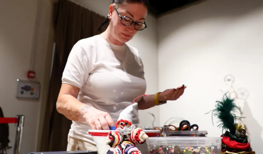 Antalya'da atık kumaşlar yılbaşı neşesine dönüştü