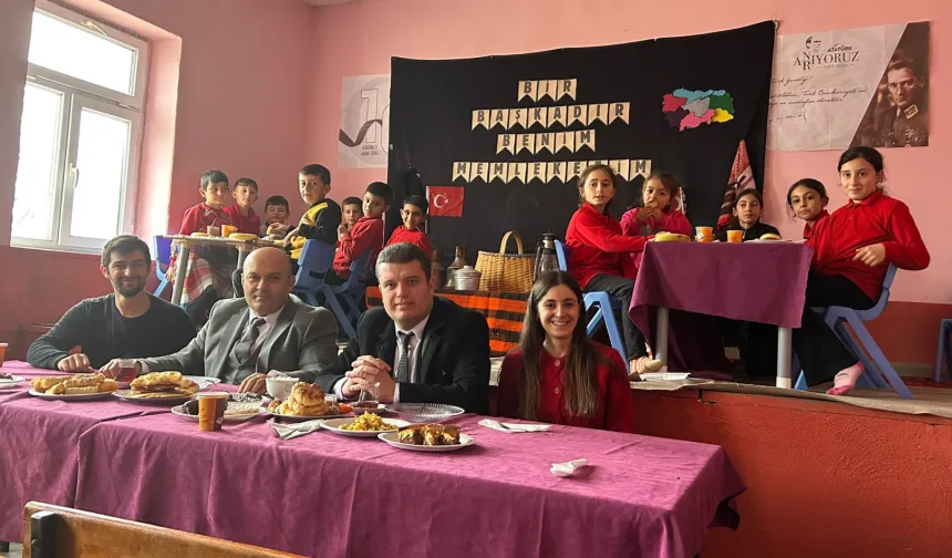 Ardanuç'un tek köy ilkokulunda 'yerli' coşku