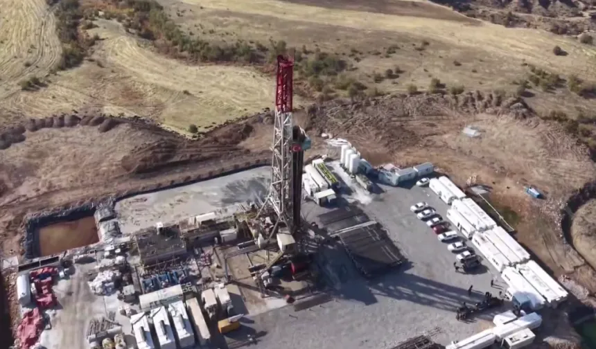 Gençler sondaj sahasında... Öğrenciler petrol arama çalışmalarını yerinde inceledi