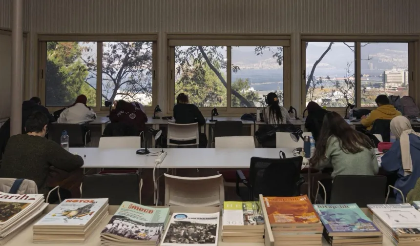 İzmir'in kütüphanelerini 'kitap kurtları' çok sevdi