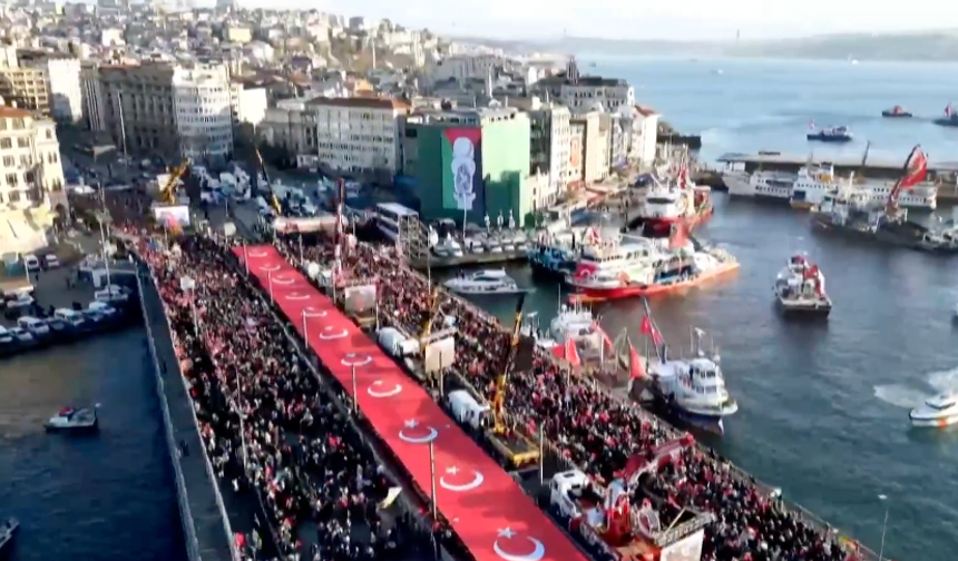 Galata Köprüsü'nde 100 binler Filistin için yürüdü