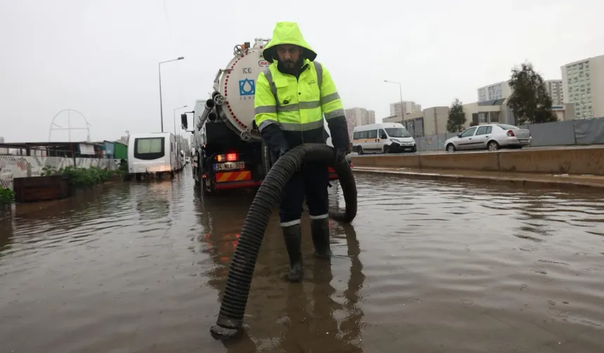 Sağanak yağışta İzmir teyakkuzda