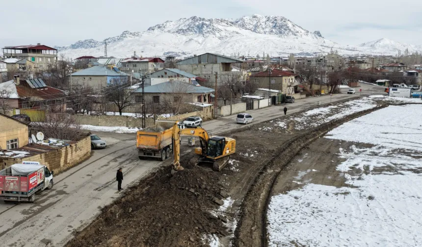 Van'da yollar genişliyor