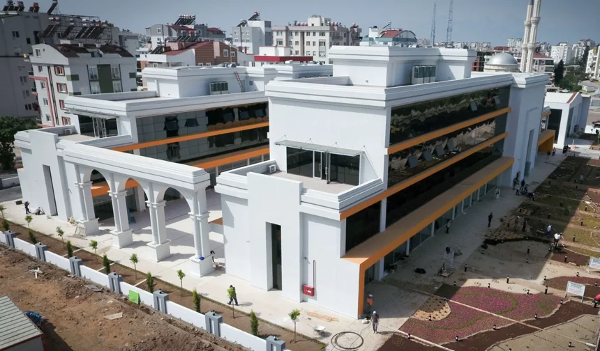 Antalya Muratpaşa'da gençler için yapay zeka ve görsel üretim eğitimi