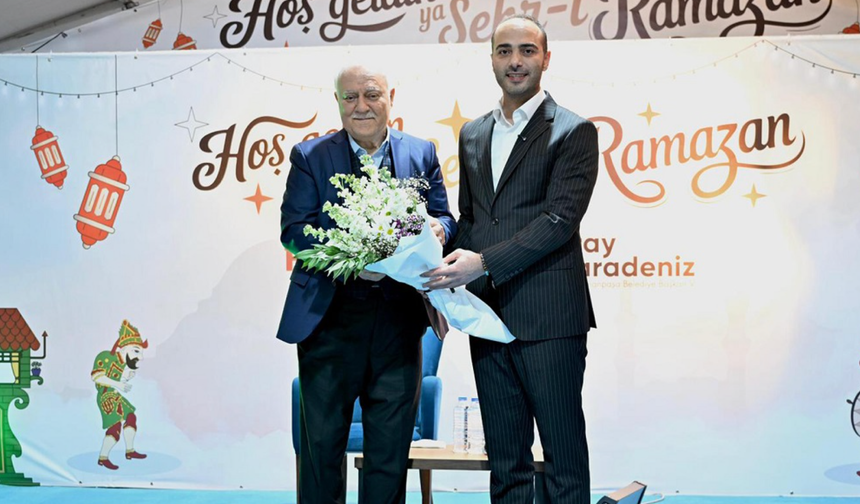 Nihat Hatipoğlu Gaziosmanpaşa Meydanı'nda...