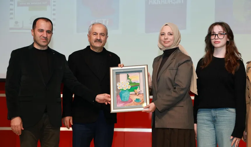 Kocaeli Gebze Okur Buluşmaları'nda Özgü Güler söyleşisi