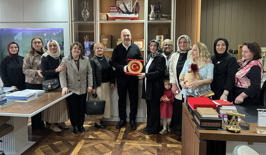 Süleyman Soylu'ya Trabzonlu Kadınlar'dan anlamlı ziyaret...