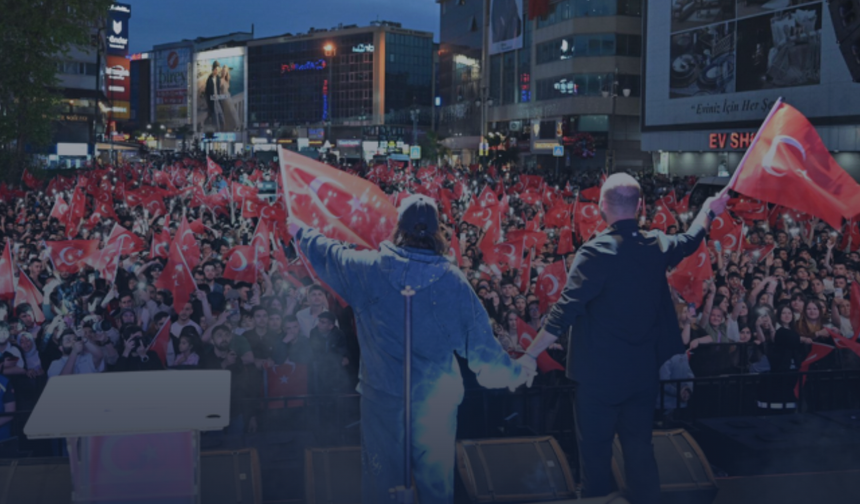 Gaziosmanpaşa'da 19 Mayıs Coşkusu; Binlerce Genç Sagopa Kajmer konserinde buluştu