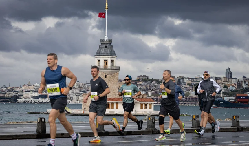 İstanbul yağışta koştu