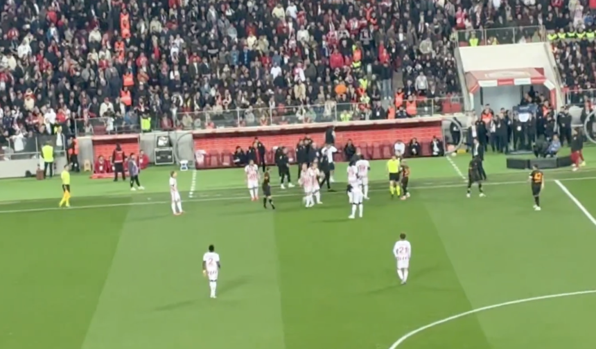 Son dakika... Samsunspor, Galatasarayı 4-1 mağlup etti...