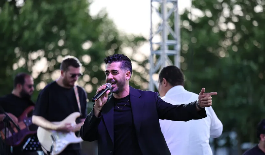 Sakarya'da 90'lar konseri nostalji rüzgârı estirdi