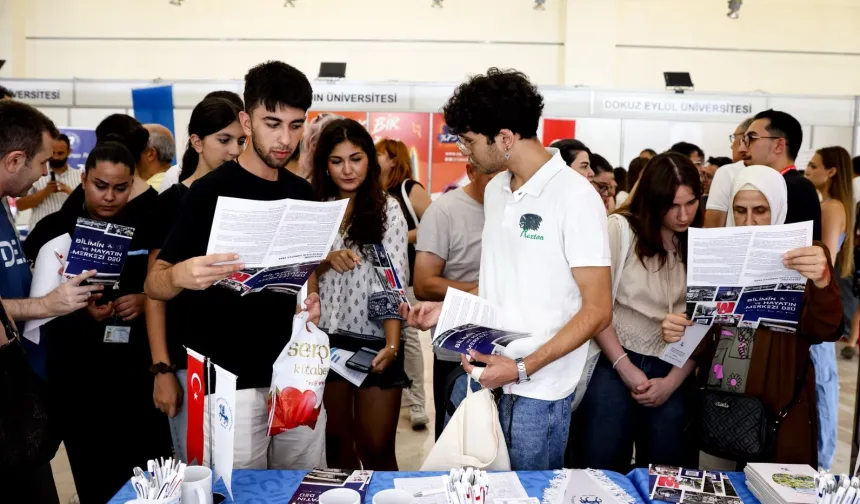 DEÜ İzmir Üniversite Tercih Fuarı'nda boy gösterdi