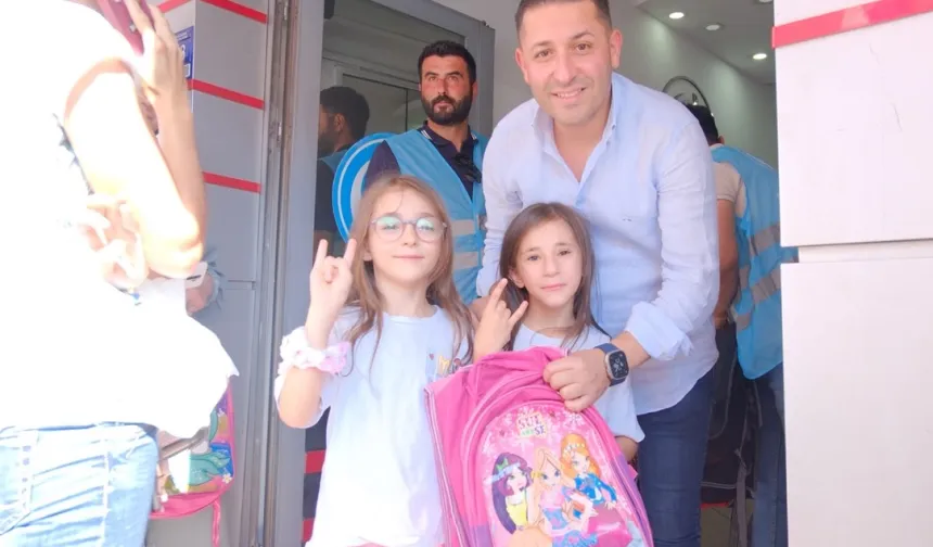 Ülkü Ocakları'ndan örnek davranış; 5 bin öğrenciye kırtasiye desteği