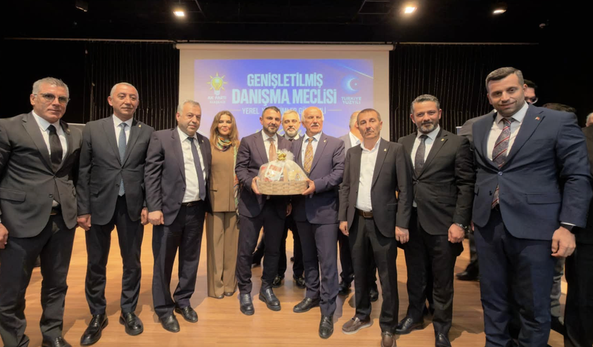 Ataşehir’de siyasi dengeleri değiştiren geçiş: CHP’li 6 meclis üyesi AK Parti’ye katıldı